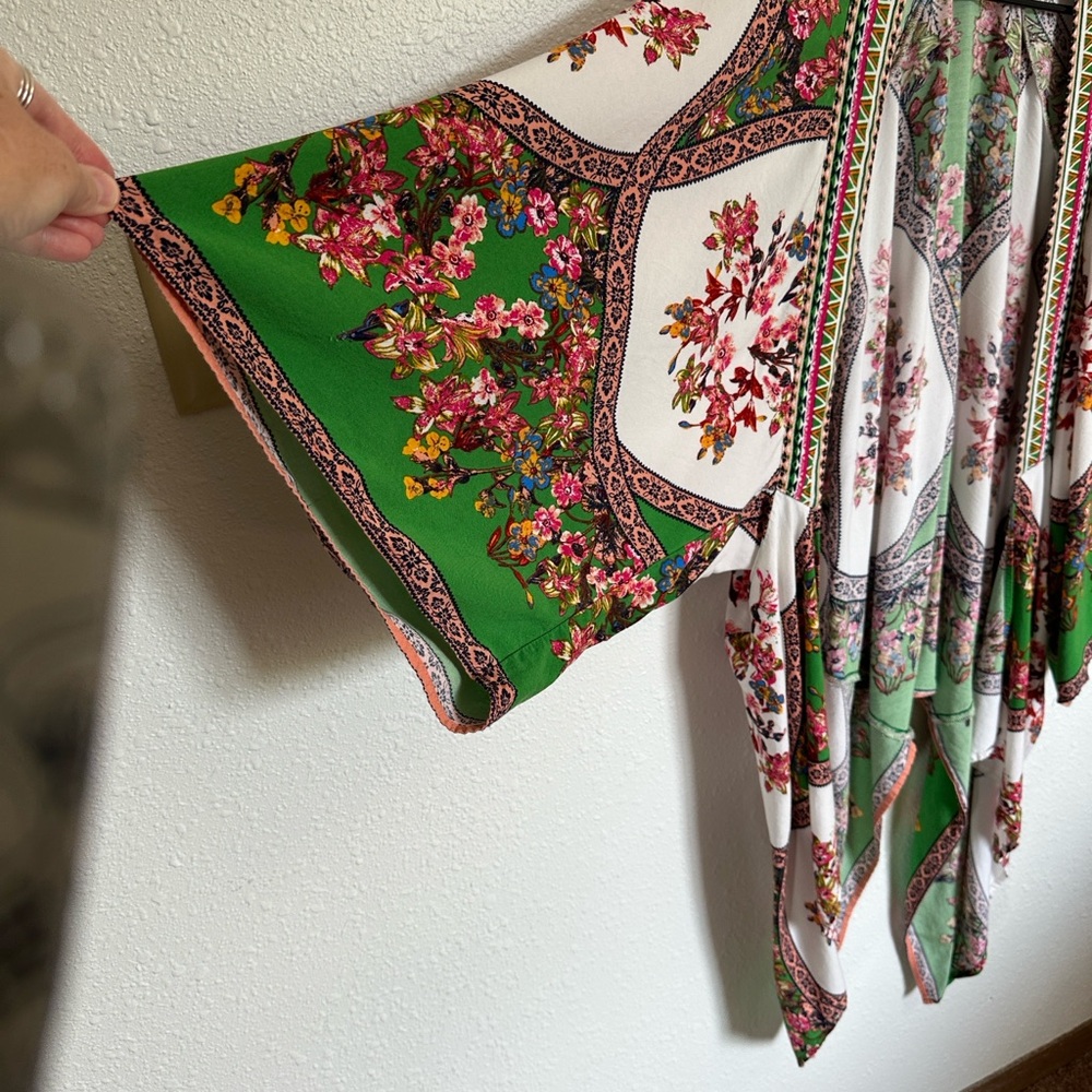 Flying Tomato Floral Green and White Kimono Boho Size Medium Large - Picture 4 of 5
